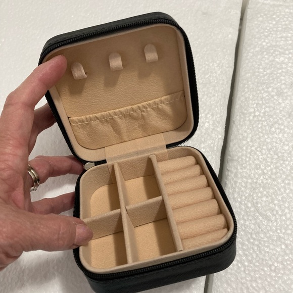 Black Jewelry Organizer - Picture 8 of 8